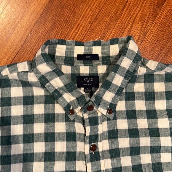 Green button down - Picture 2 of 4